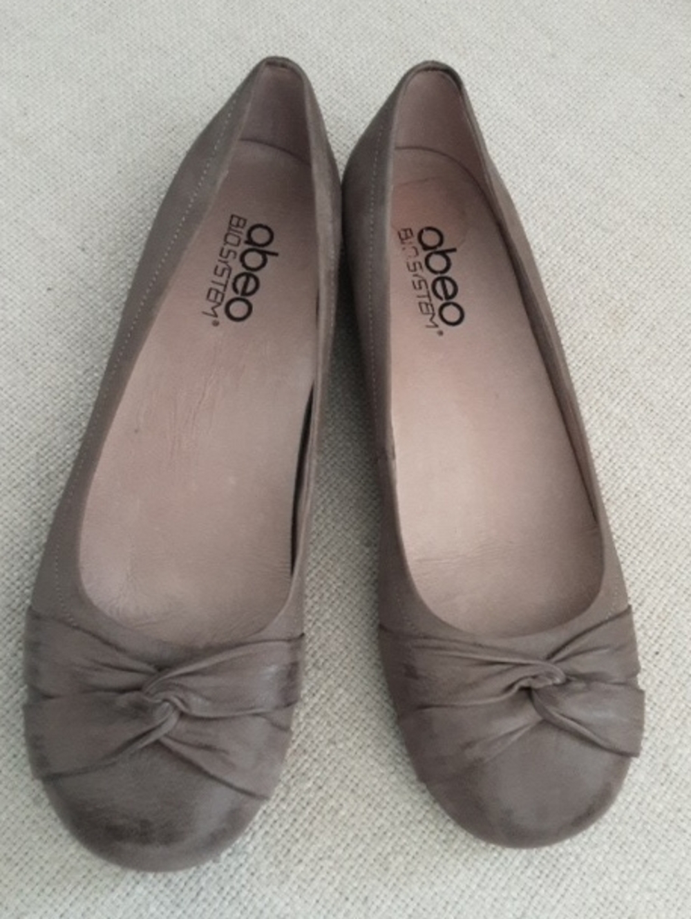 Abeo-Terri-Leather Knot Detail Ballet Flats -Sz 8.5 Narrow-Taupe-Chic Comfort